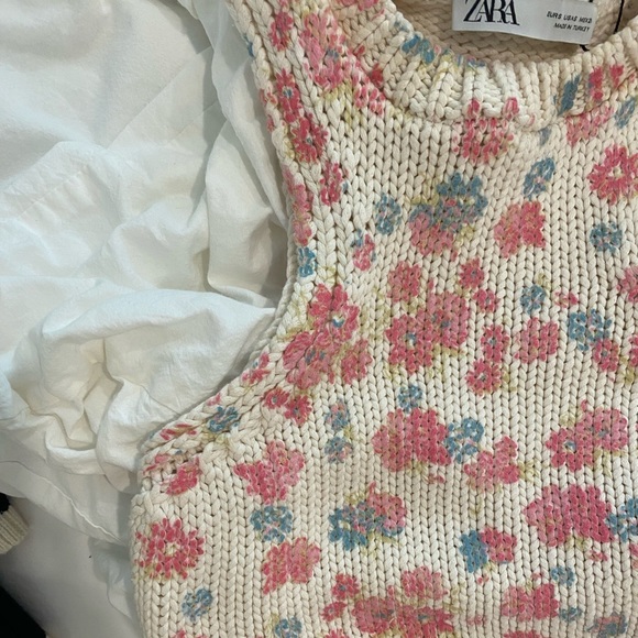 Zara Floral Knit Crop - Picture 3 of 4